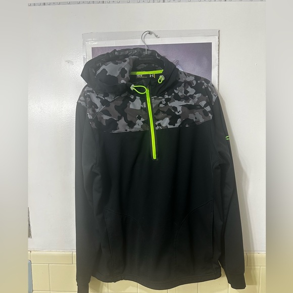 Loose. Medium Under Armour 1/4 zip pullover hoodie for men’s - Picture 6 of 6